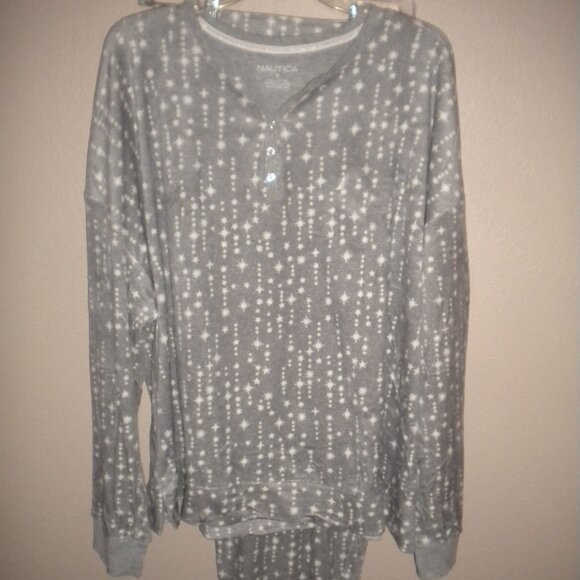 Nautica Women's Plus Size 3X Gray Star Soft Fleece 2-piece Pajama Set NWT - Picture 2 of 5